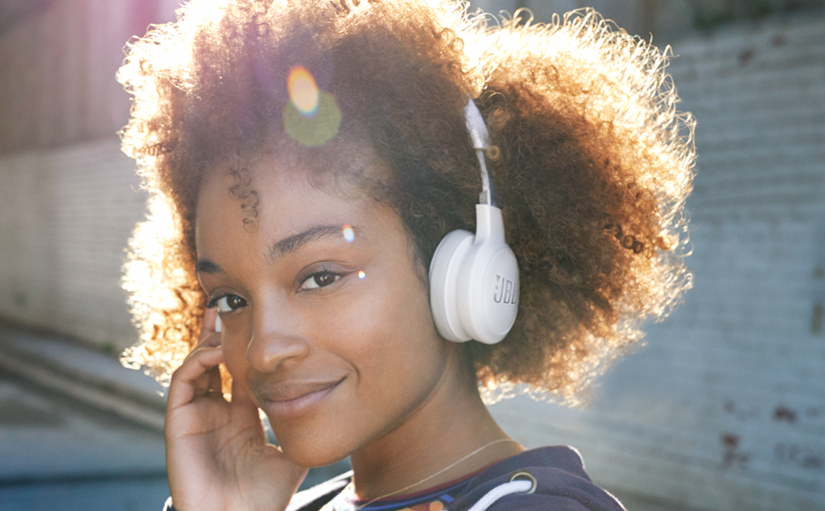JBL LIVE 400BT Laissez votre assistant vocal vous aider. - Image