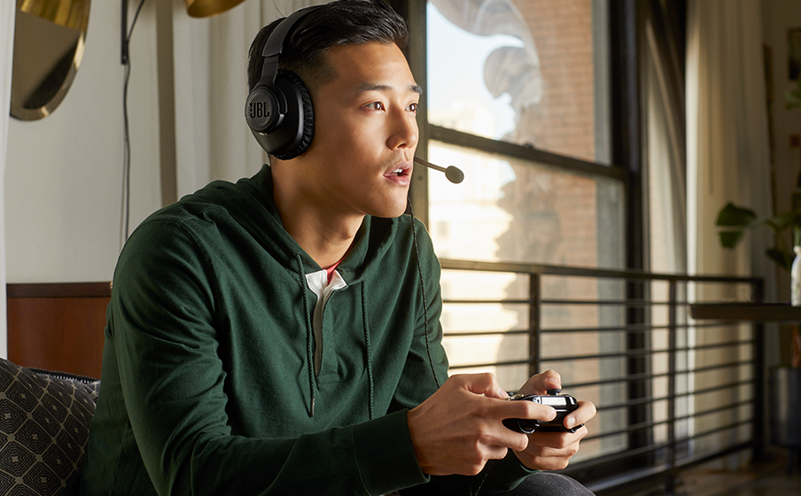 JBL Quantum 100X Console Plongez au c&oelig;ur du jeu avec le son Signature JBL QuantumSOUND - Image